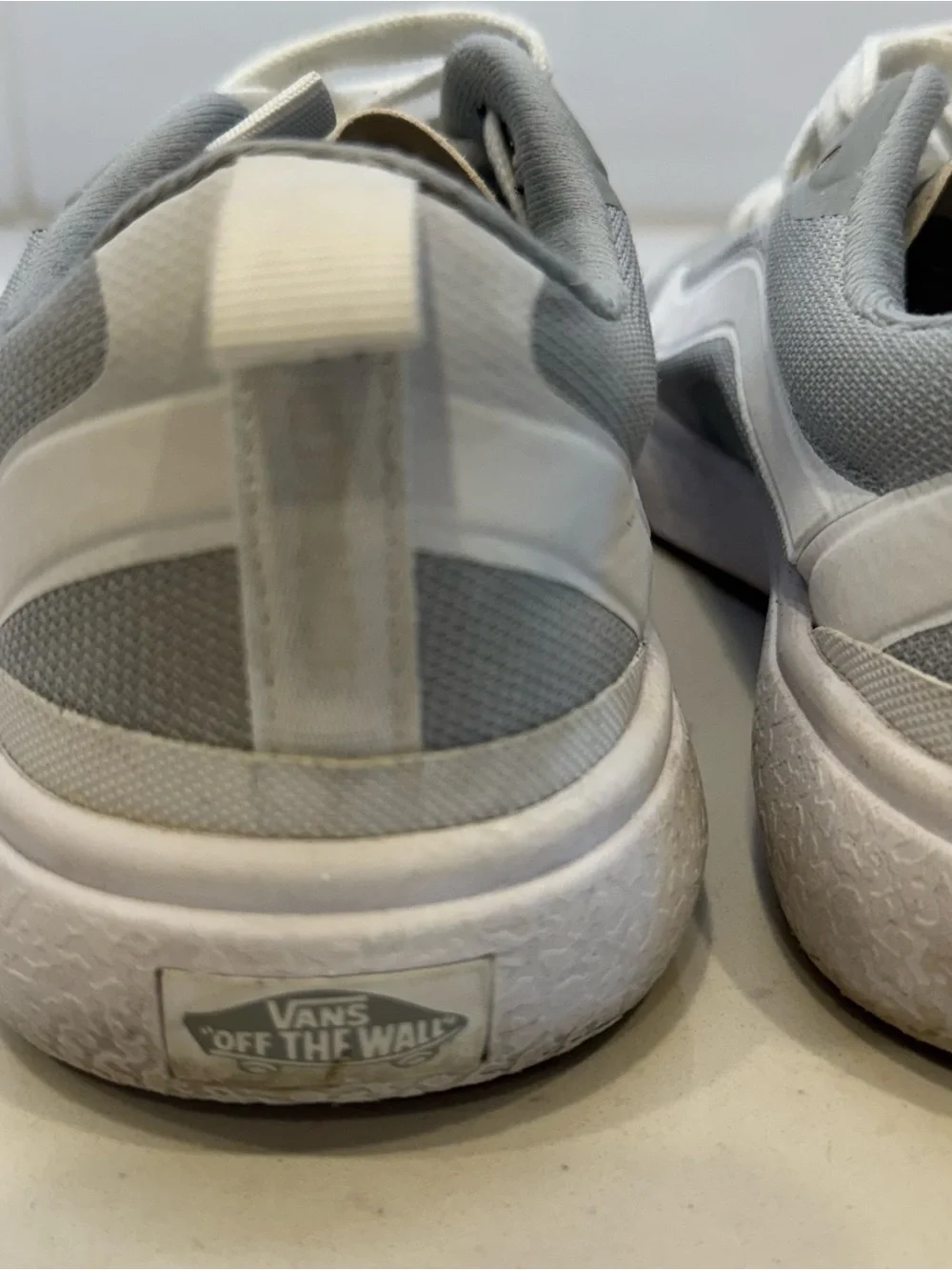 Vans UltraRange EXO Frost Gray True White Sneakers Women’s 8